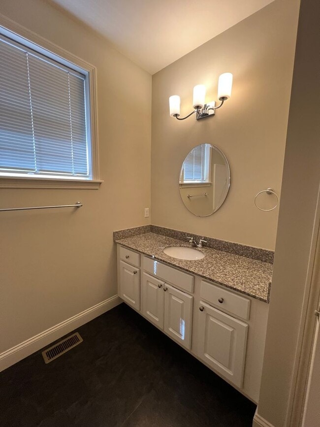 Building Photo - 107 Bayberry Cir