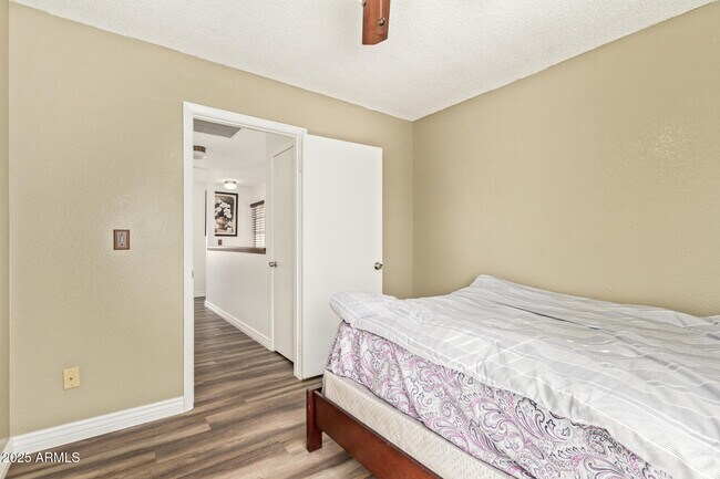 Building Photo - 501 E Topeka Dr