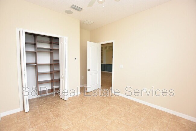 Building Photo - 5632 Aral Dr