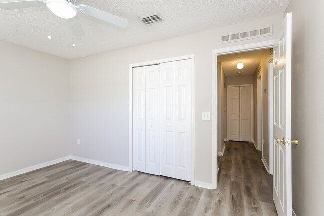 Building Photo - 4950 Silver Thistle Ln