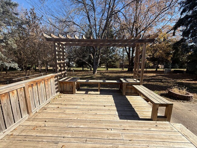 Building Photo - Large 3BR/3BA Home Near Linden Park!