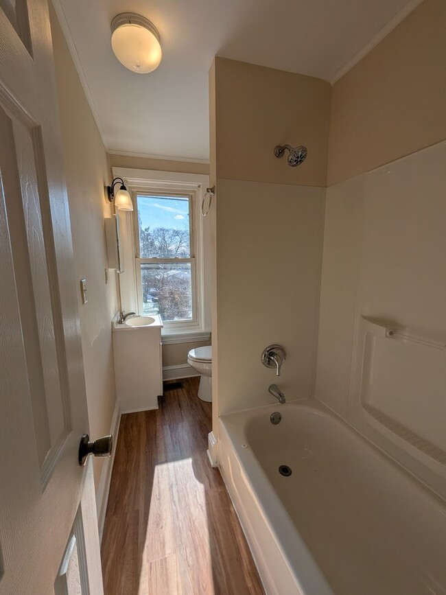 Building Photo - Beautiful Remodeled 3 Bedroom Home