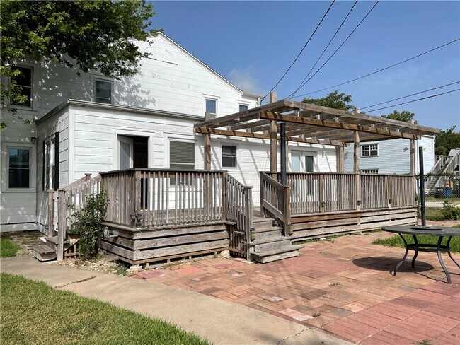 Building Photo - 118 Cole St