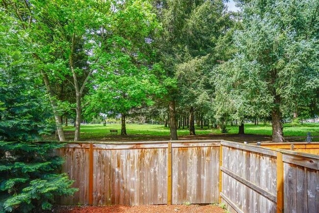 Building Photo - 5824 NE 80th Ct