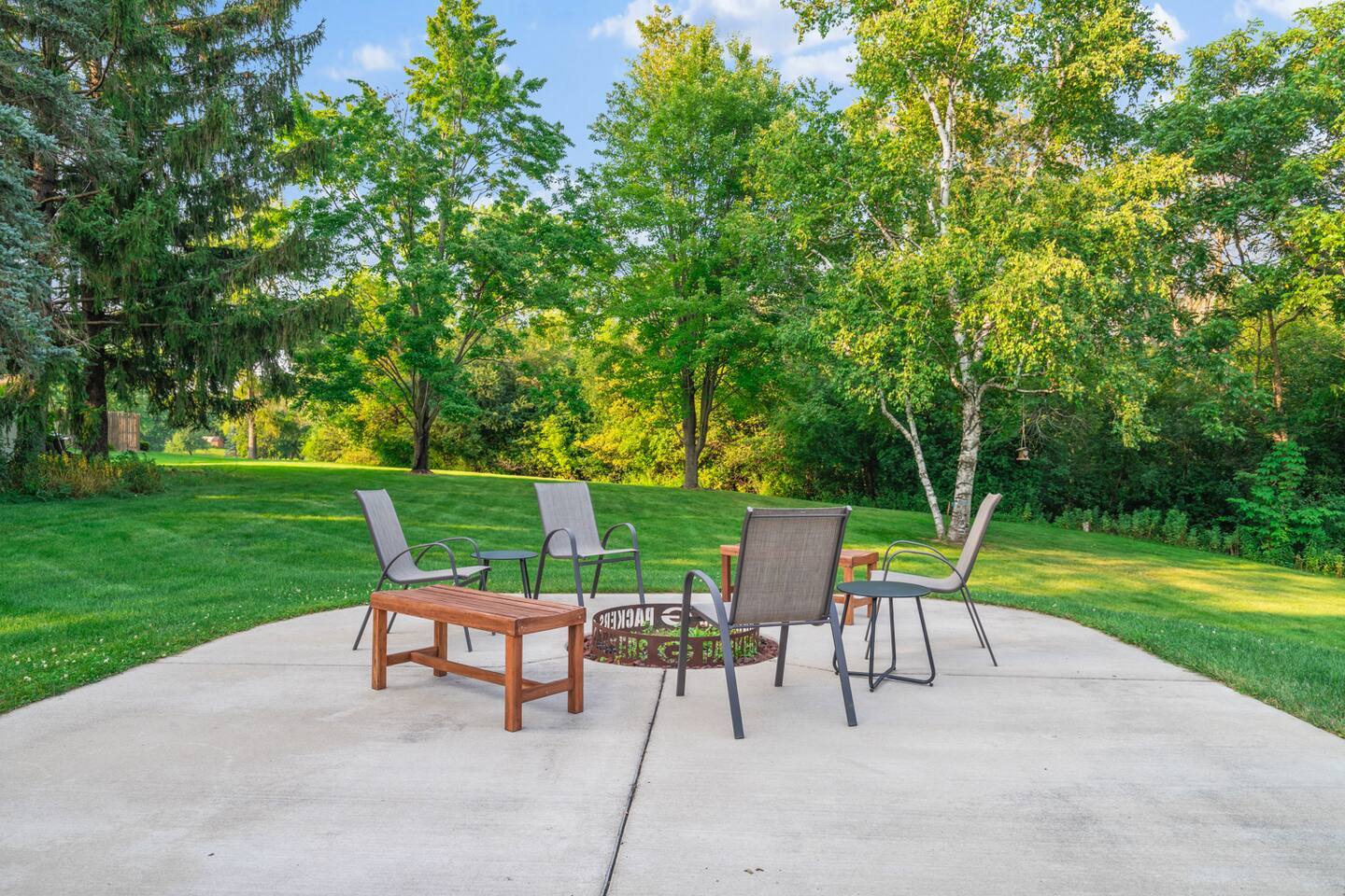 Building Photo - 1212 Circle Dr