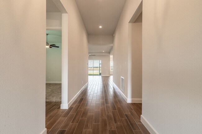 Building Photo - Brand new home in Mosaic subdivision. 3 car garage