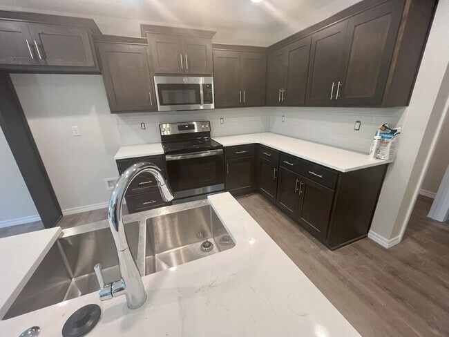 Building Photo - 1-year old, 3 Bedroom Home In Willard School District