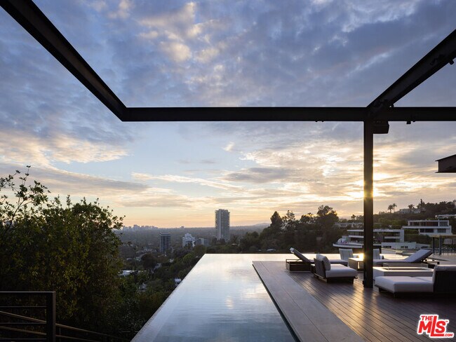 Building Photo - 1305 Collingwood Pl