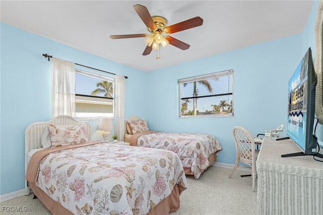 Building Photo - 2823 SE 18th Ave