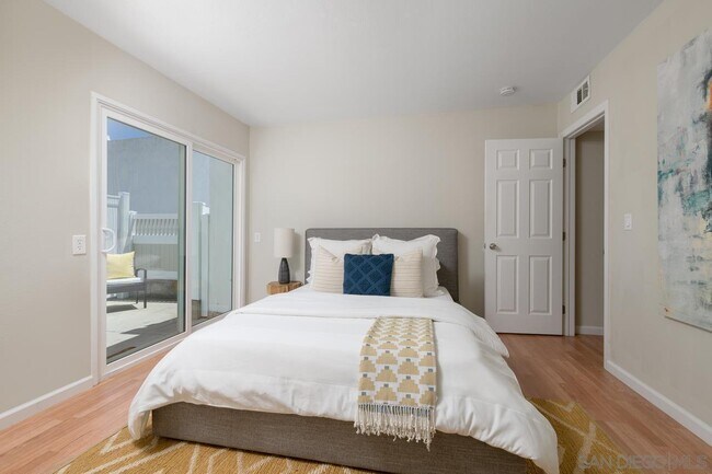 Building Photo - 2738 Erie St