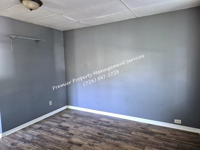 Building Photo - 421 Schiller St