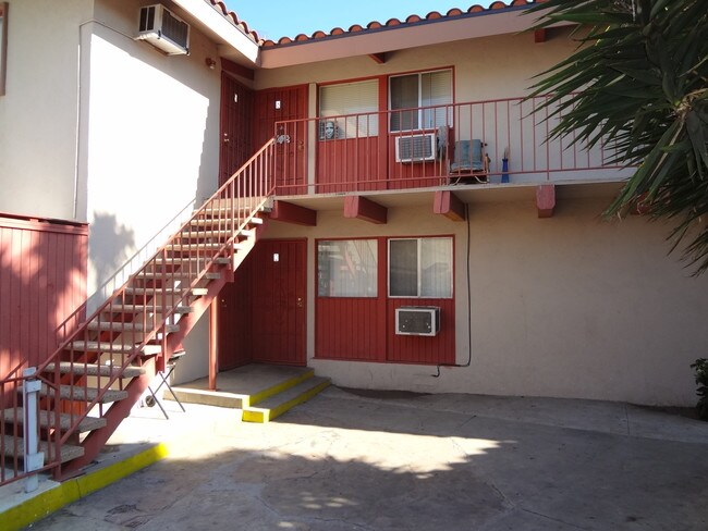 Building Photo - The Burtons Apartments