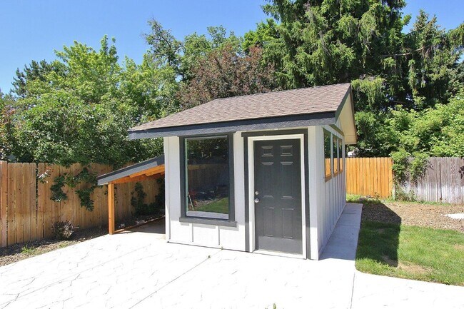 Building Photo - 3873 N Manchester St