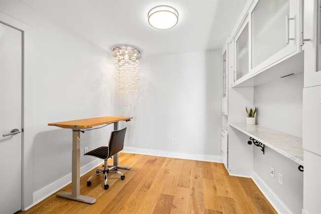 Building Photo - 603 Davis St