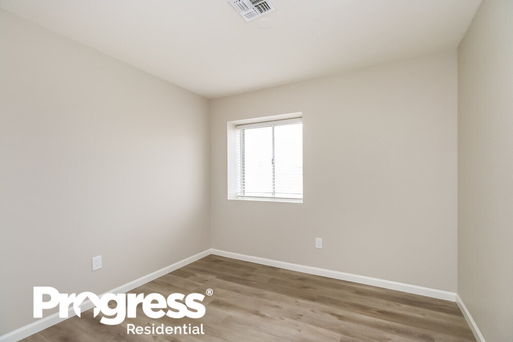 Building Photo - 1915 S 39th St