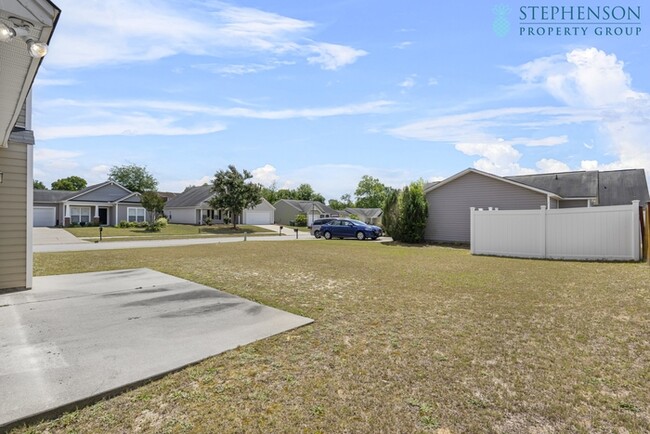 Building Photo - Freshly Remodeled 5 Bedroom with Primary B...