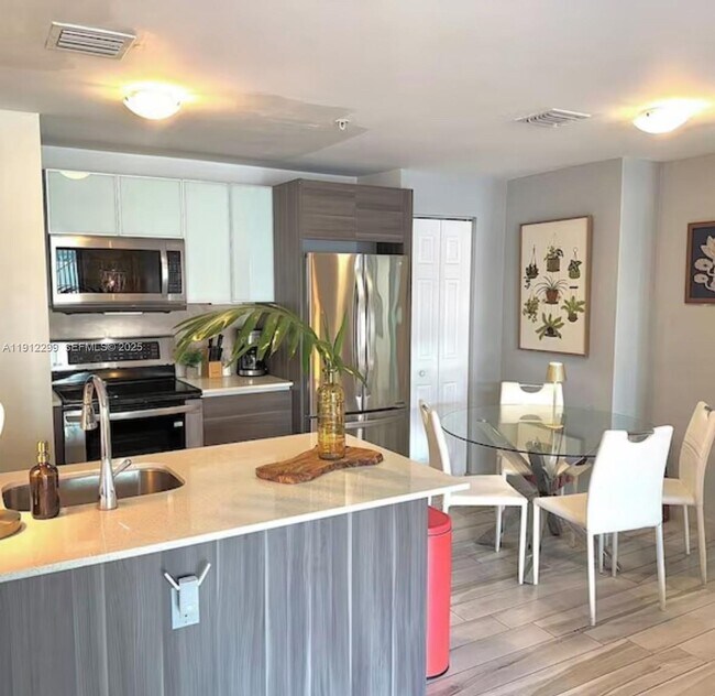 Building Photo - 481 NE 29th St