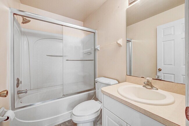 Master bathroom - 1140 Luminary Cir