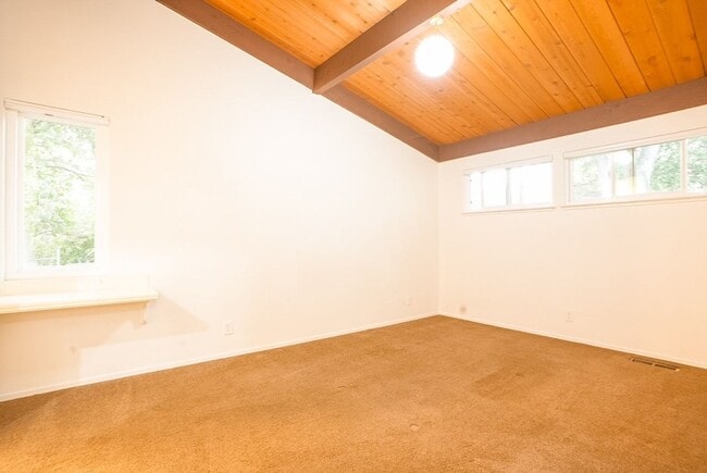 Building Photo - Charming 3-Bedroom Country House