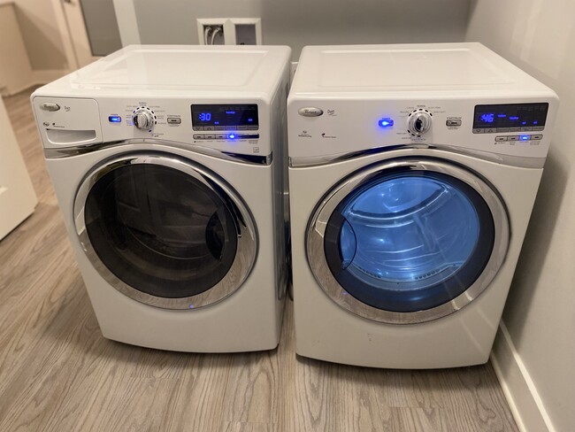 Washer and Dryer Room - 207 Kansas St