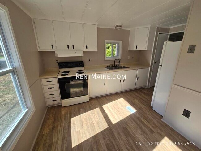 Primary Photo - 65 Sweet Fern Dr