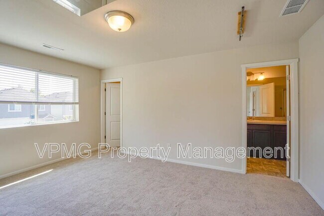 Building Photo - 11310 NE 23rd St