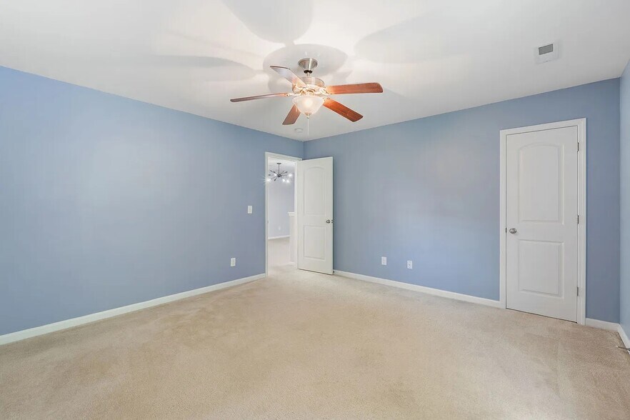 Building Photo - 4221 Lochurst Dr