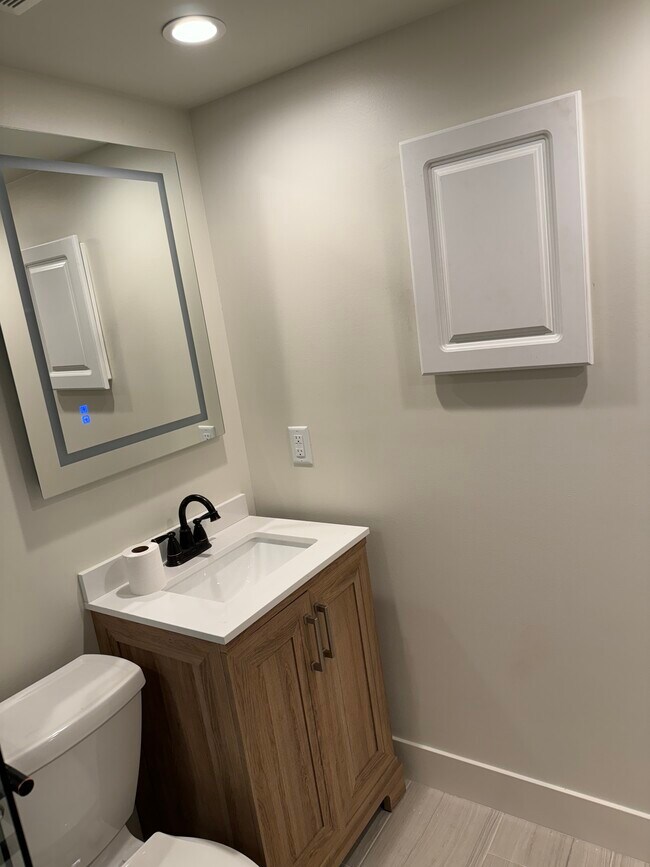 Building Photo - 1612 N Star Ave