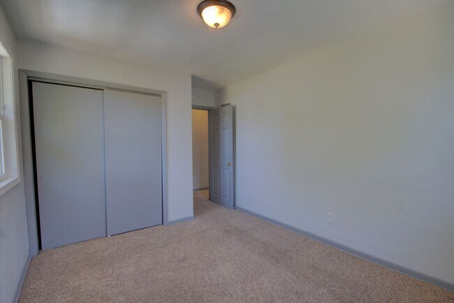 Building Photo - SL KSR1012