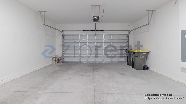 Building Photo - 2898 Armstrong Ave