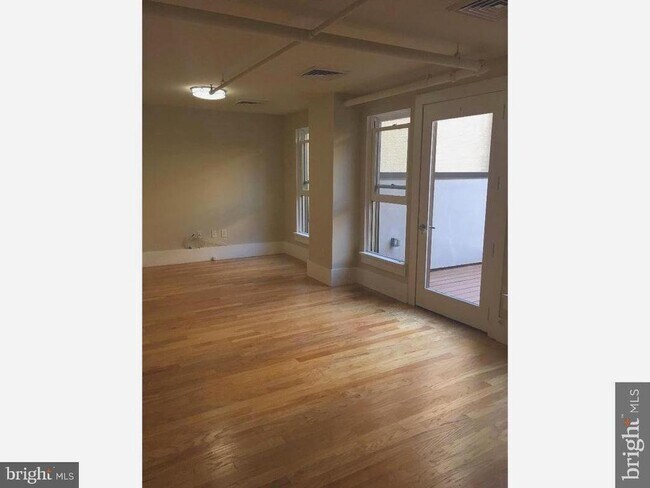 Building Photo - 1615 Walnut St