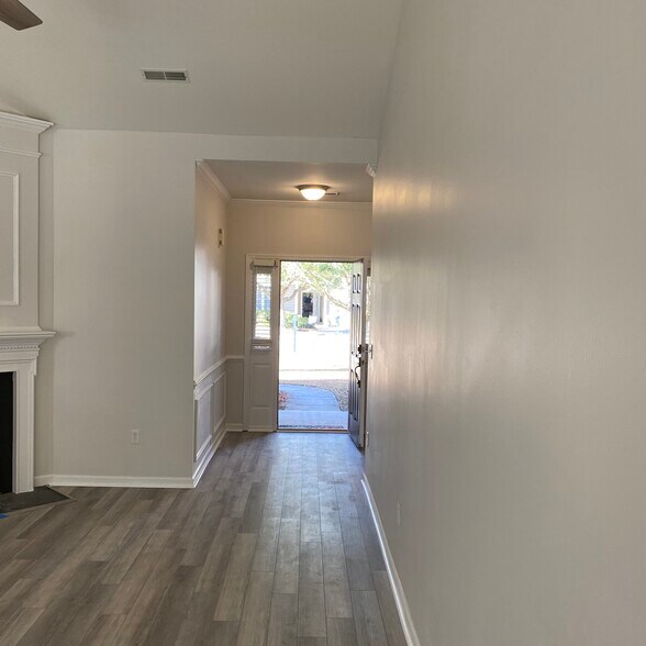 Building Photo - 2104 Baldwin Park Dr