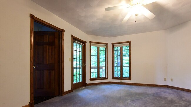 Building Photo - 17 Pamela Ct