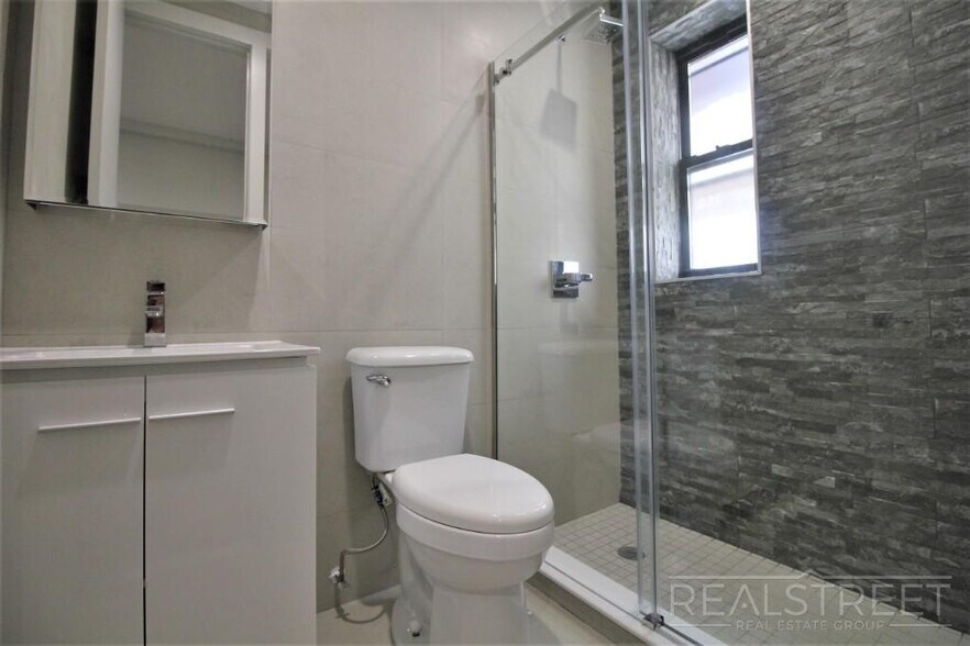 Building Photo - Stunning New 1 Bed w Full Amenities in Pri...
