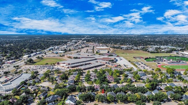 Building Photo - 7207 Glenbank Way