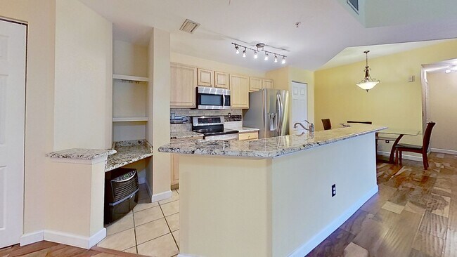 Building Photo - Stunning 2Bedroom Condo at VIlla San Marco!