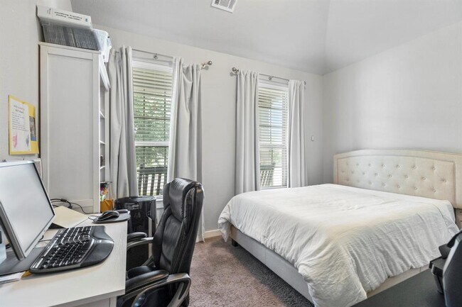 Building Photo - 2603 Country Ln