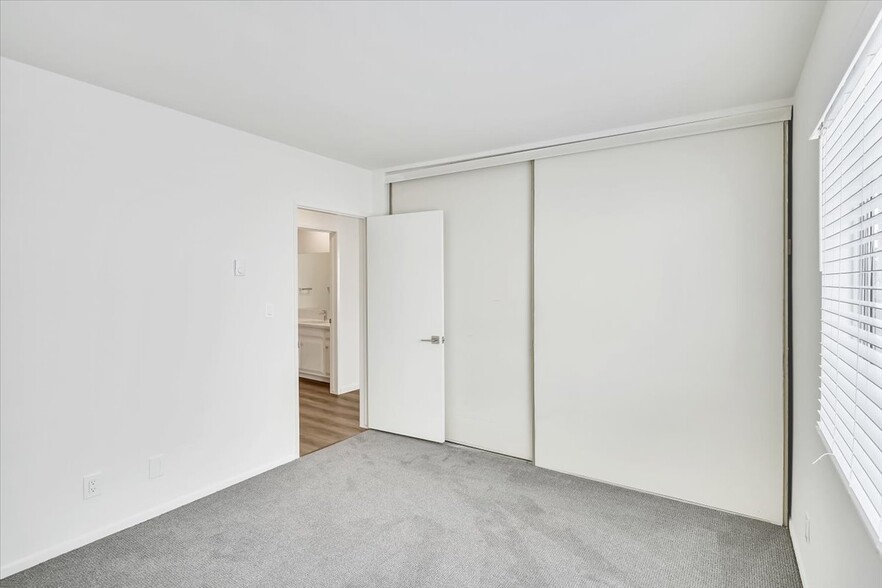 Building Photo - 1023 21st St