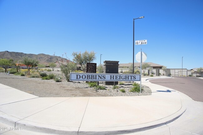 Building Photo - 1535 W Corral Rd