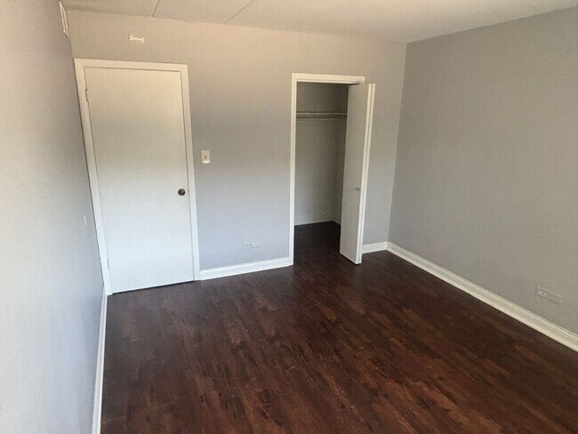 Building Photo - Charming 2-Bedroom Apartment for Rent in O...