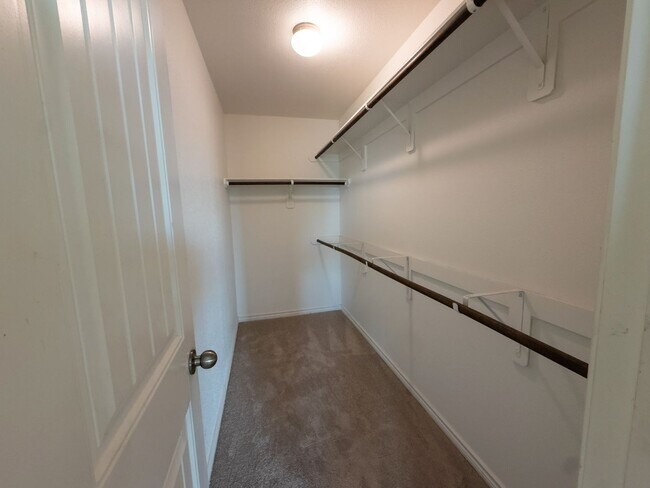 Building Photo - Pleasant 3 Bed / 2 Bath Home AVAILABLE NOW to rent in Ennis, TX