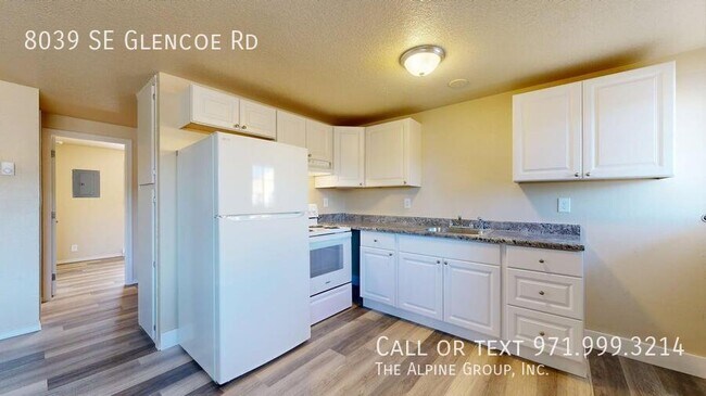 Building Photo - 8039 SE Glencoe Rd