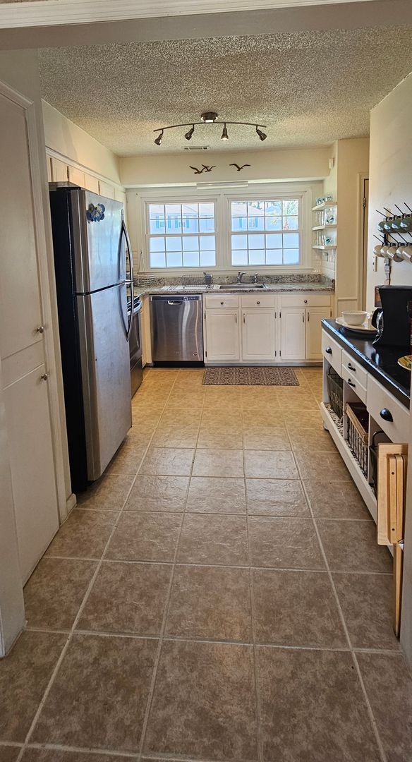 Building Photo - 1117 Fawn Drive – Townhome in Surfside, Long Term Rental!