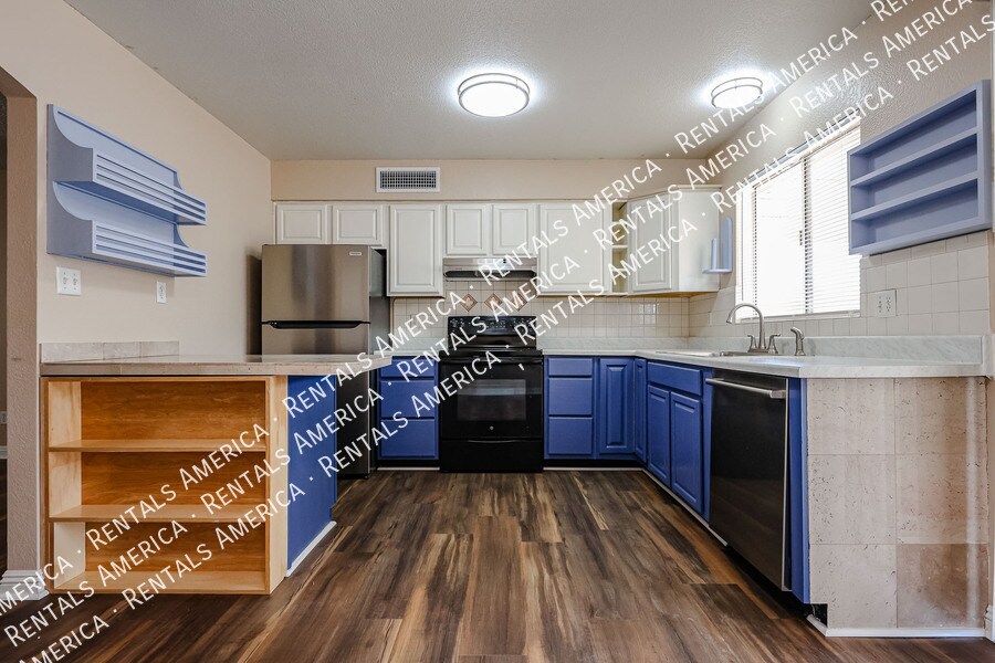 Building Photo - 1117 W Auburn Dr