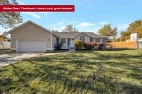 Building Photo - Spacious Sandy Rambler w 2 car attached