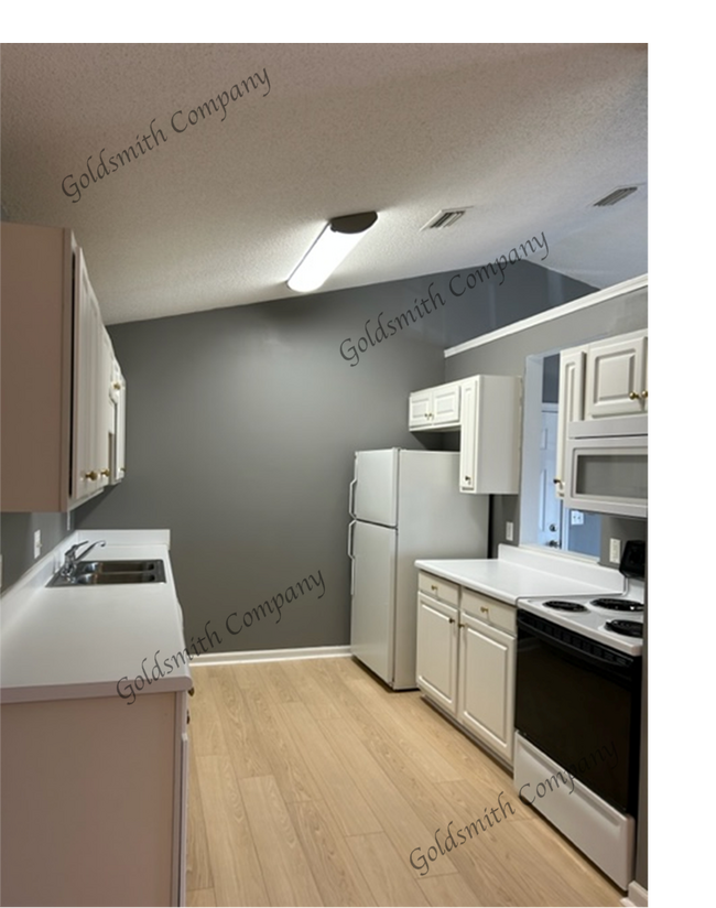 Building Photo - 605 Pelham Square Way