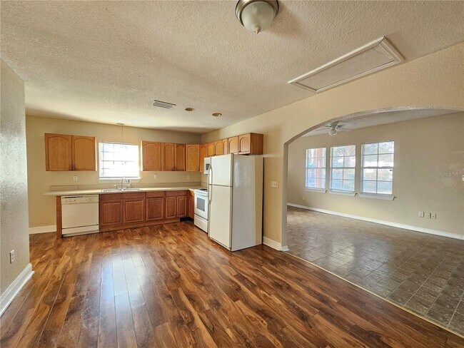 Building Photo - 2319 E Magnolia St