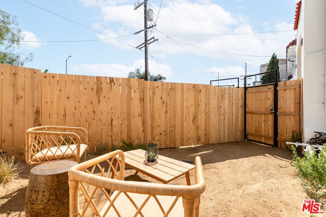 Building Photo - 3611 1/2 Bellevue Ave