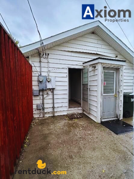 Building Photo - 322 S. 11th-Unit A (Upstairs)