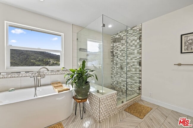 Building Photo - 3804 Vista Linda Dr